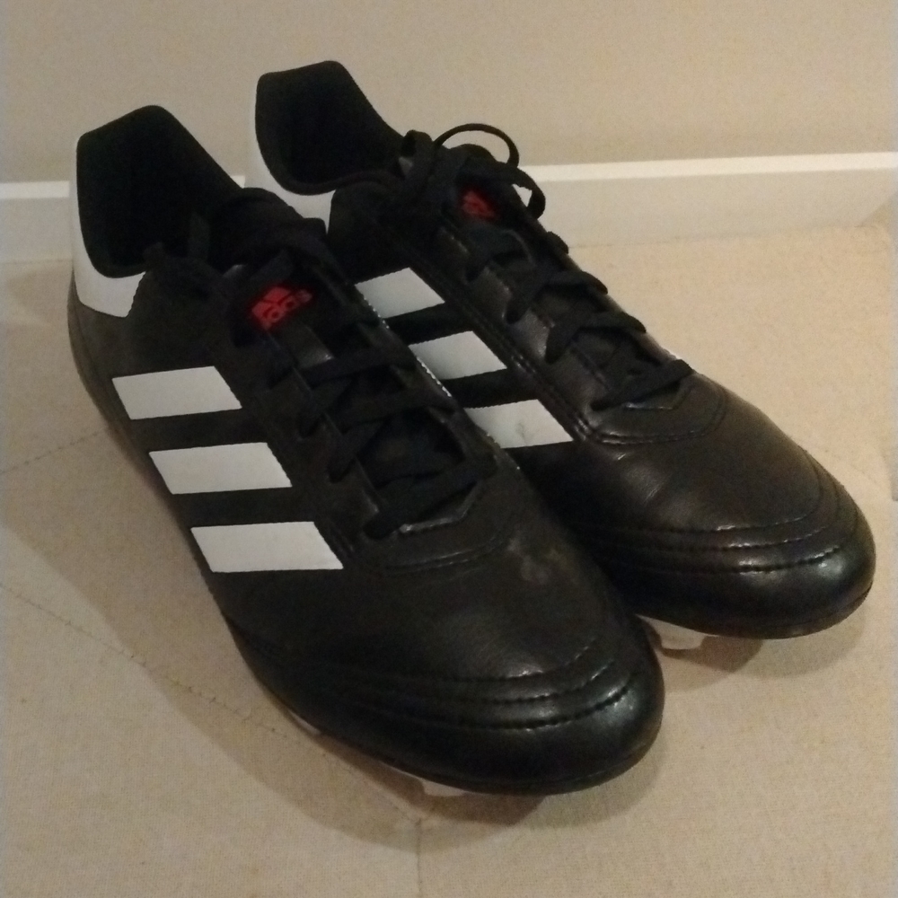 Men's size 10 Adidas cleats